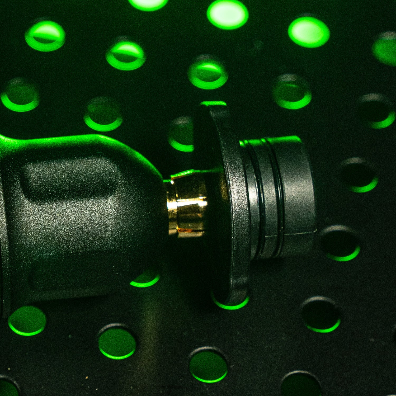 【美品】CRITICAL RCAバッテリー 動作確認済み。(タトゥーマシン用) Critical RCA Magnetic Battery Converter - Critical Tattoo Supply